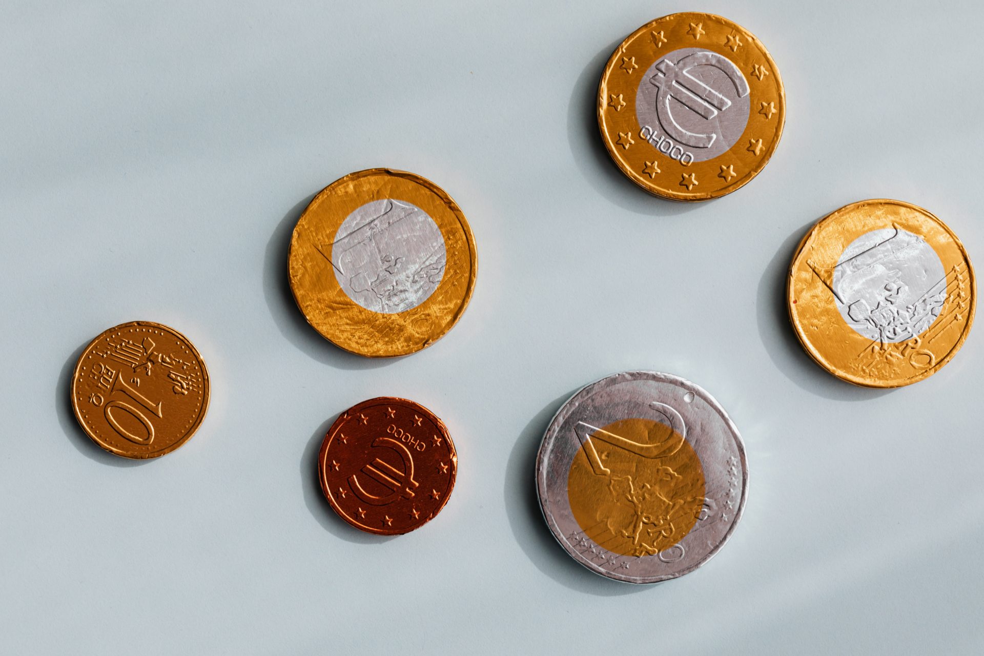 Des pièces de monnaie en chocolat