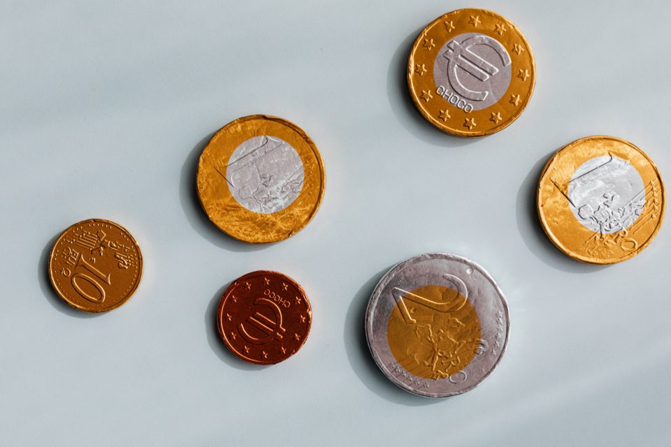 Des pièces de monnaie en chocolat